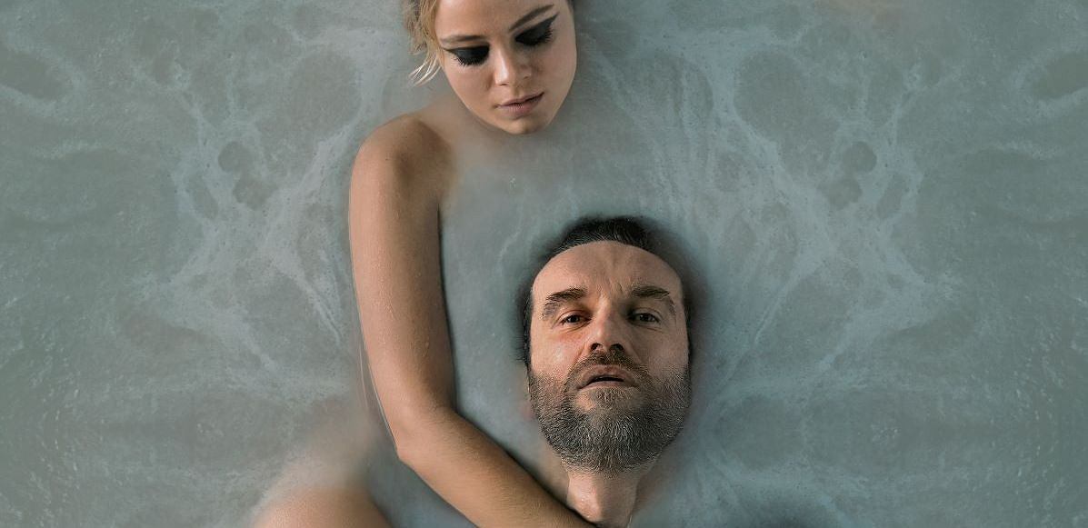 A Perfect Enemy - oto zwiastun filmu. Tomasz Kot w anglojęzycznej ekranizacji bestsellerowej powieści